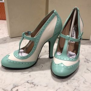 Brand new! 50s vintage style mint heels